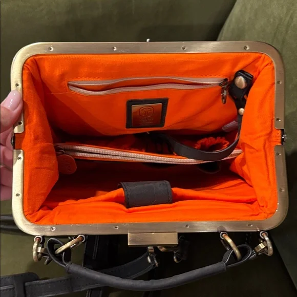 Black Croc-Embossed Crossbody Bag - Picture 4 of 6